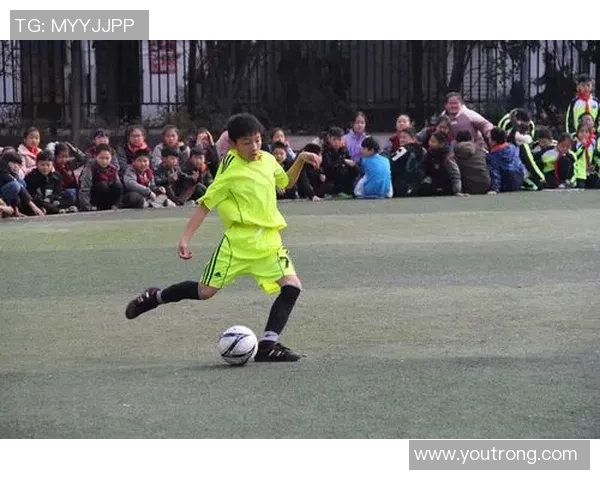 阳春逸夫小学足球明星展现青春风采助力校园体育发展 阳春逸夫小学足球明星展现青春风采助力校园体育发展